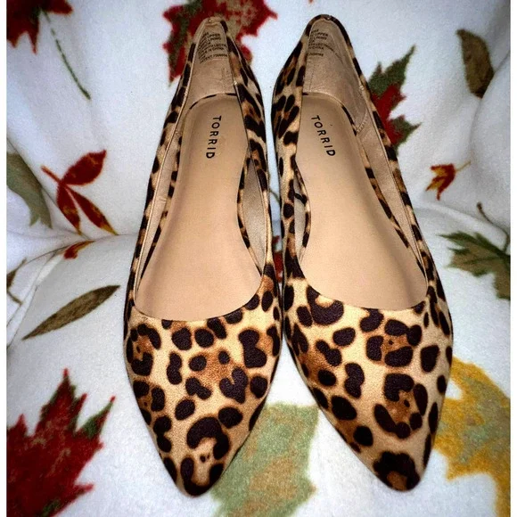 TORRID SIZE 10W LEOPARD CHEETA ANIMAL PRINT FLATS - Picture 3 of 11